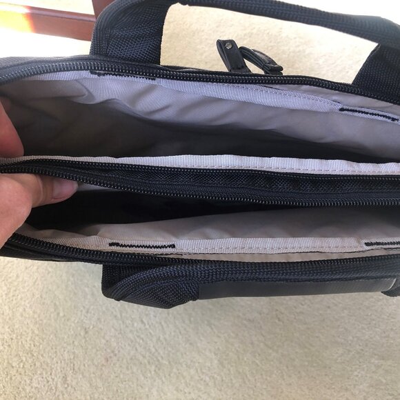 Case Logic 15.6" laptop bag - Picture 3 of 3